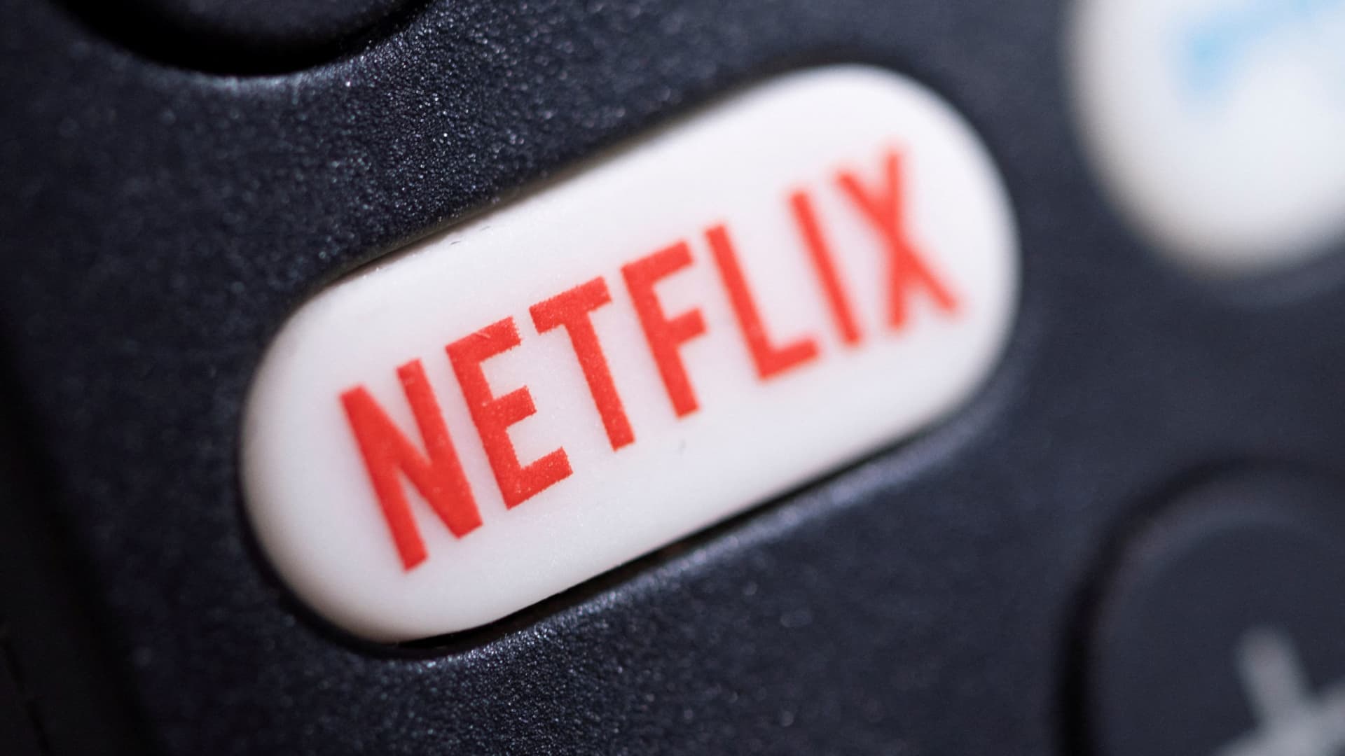 netflix-partners-with-microsoft-on-ad-supported-subscription-plan