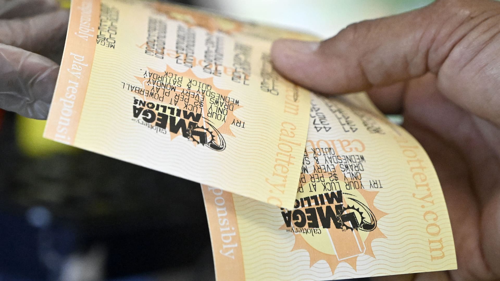 someone-in-illinois-won-$1337-billion-mega-millions-jackpot—third-largest-us.-lottery-prize-ever