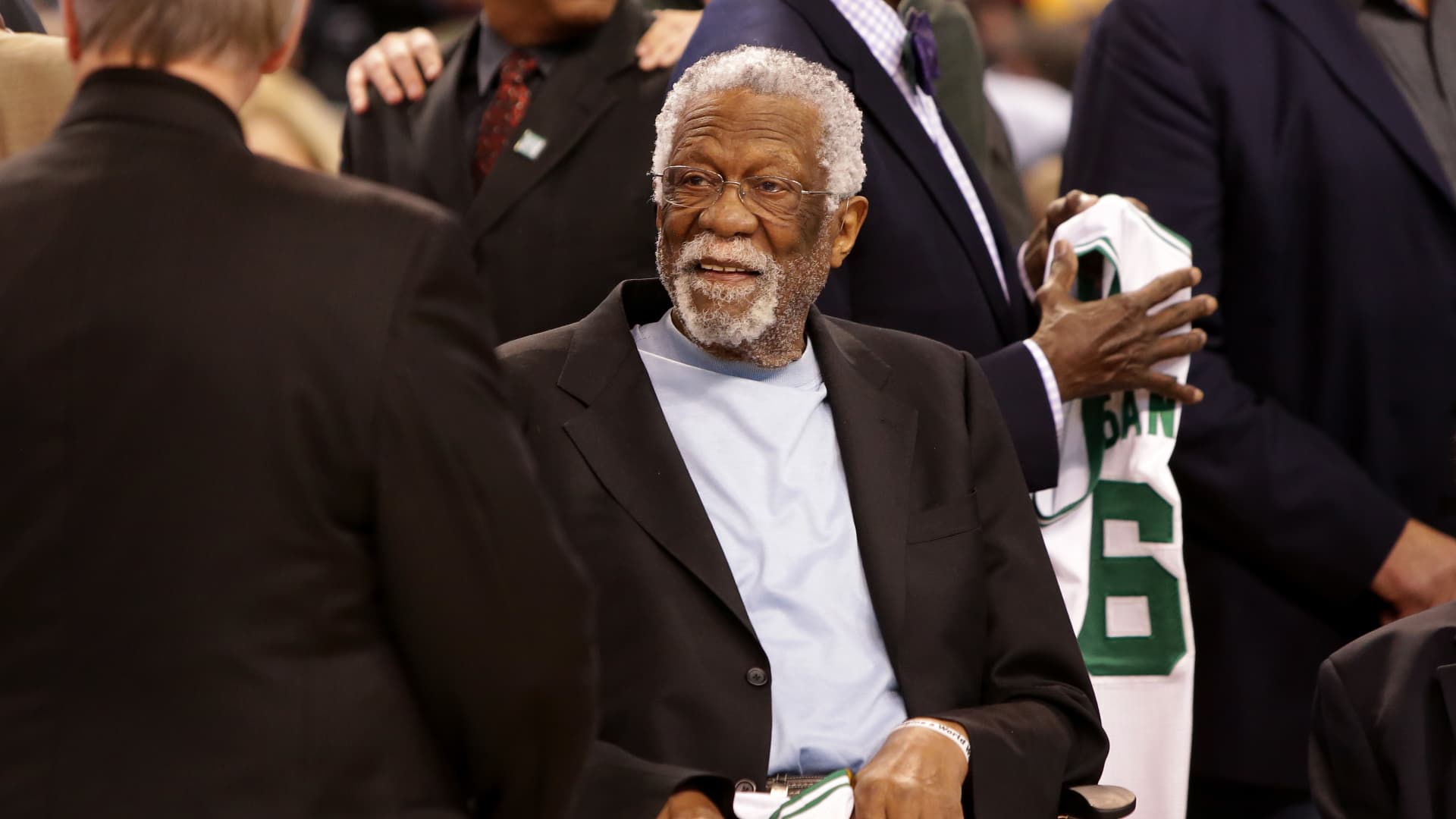 bill-russell,-nba-great-and-celtics-legend,-dies-at-88