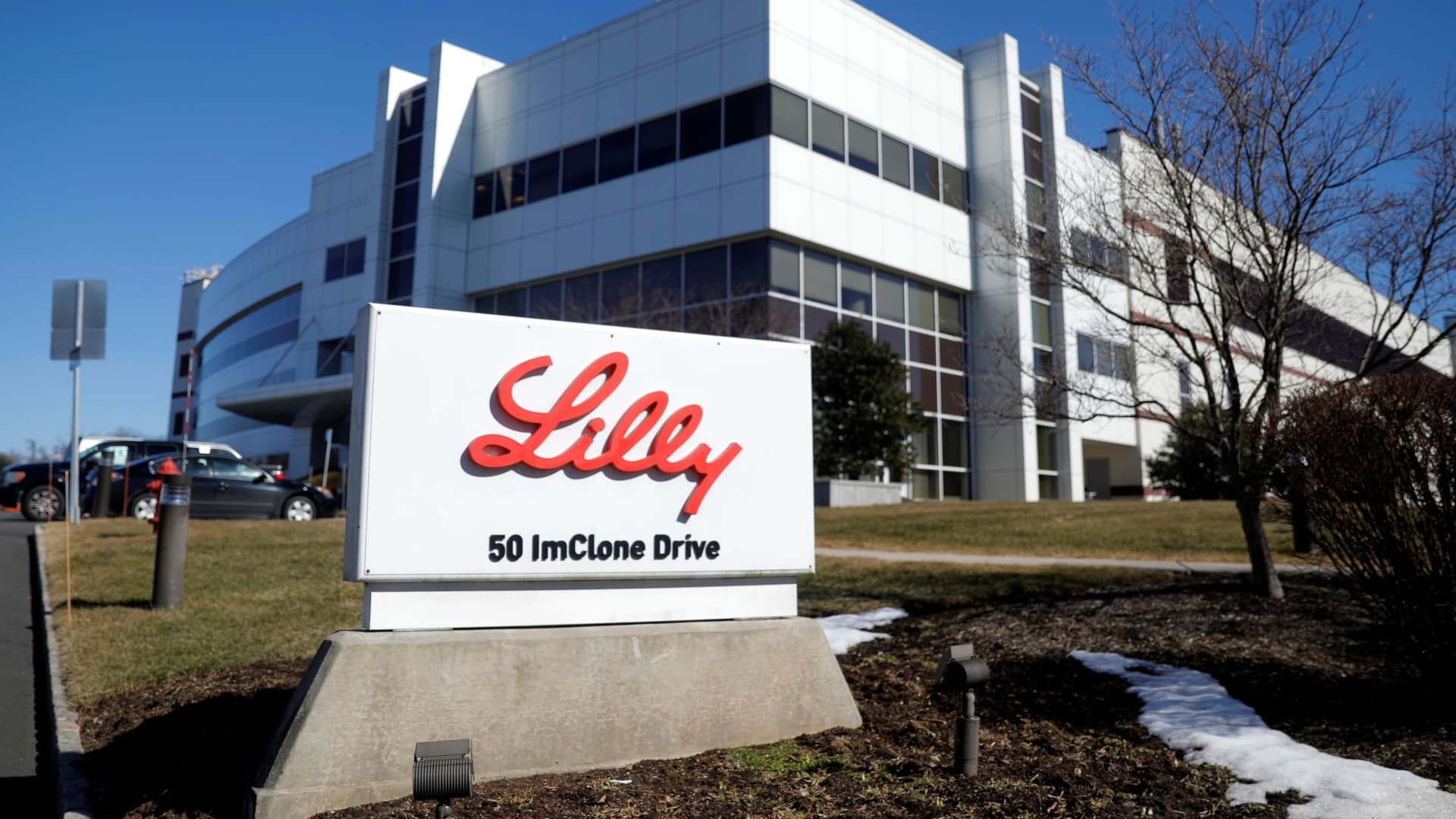 large-indiana-employers-eli-lilly-and-cummins-speak-out-about-the-state’s-new-restrictive-abortion-law