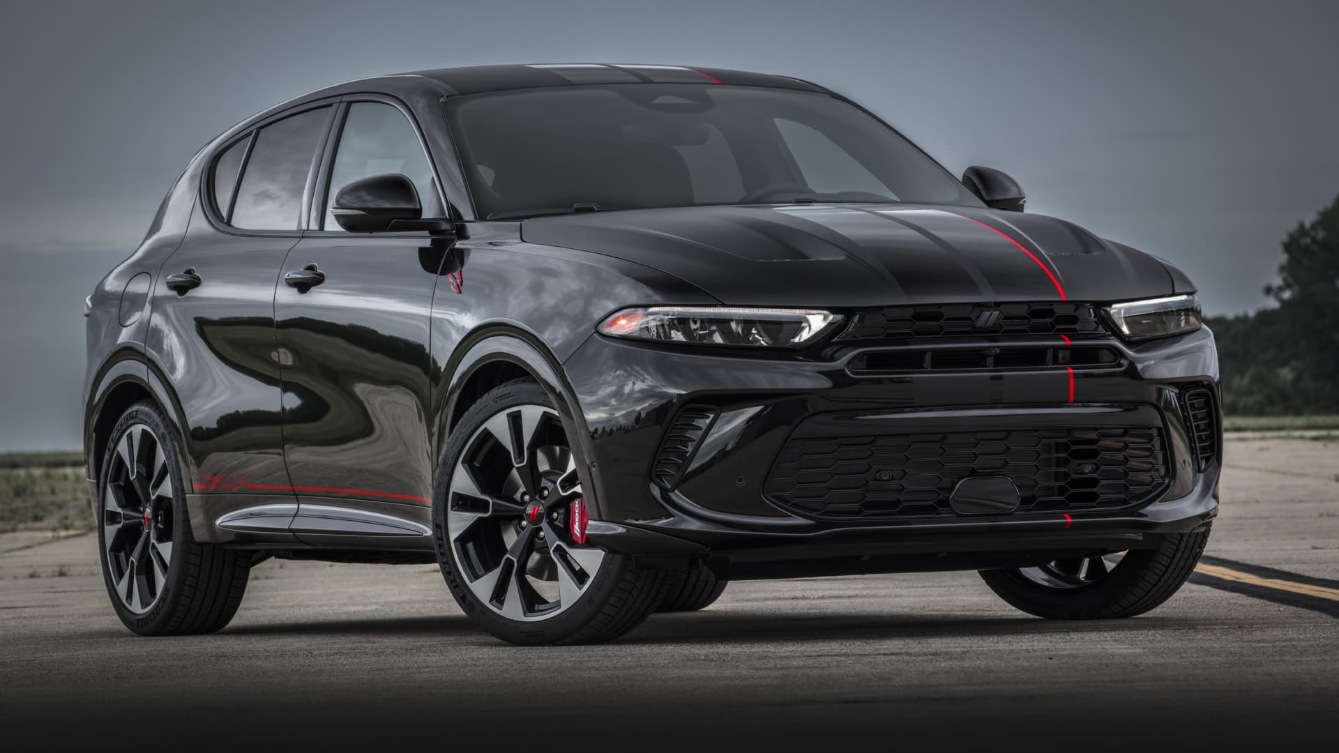 dodge’s-first-electrified-vehicle-will-be-a-new-crossover-called-the-hornet