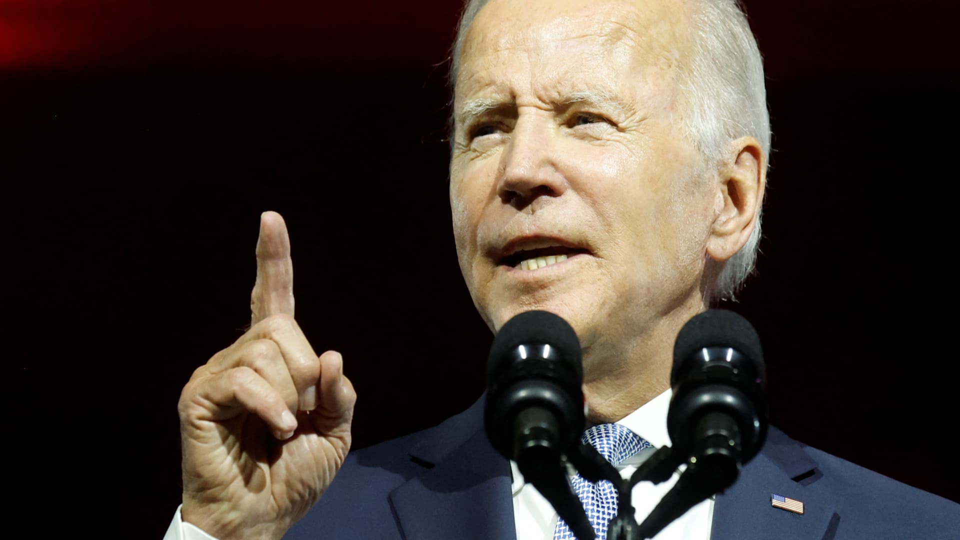 biden-warns-trump’s-extreme-maga-republicans-are-‘clear-and-present-danger’-to-us.-democracy
