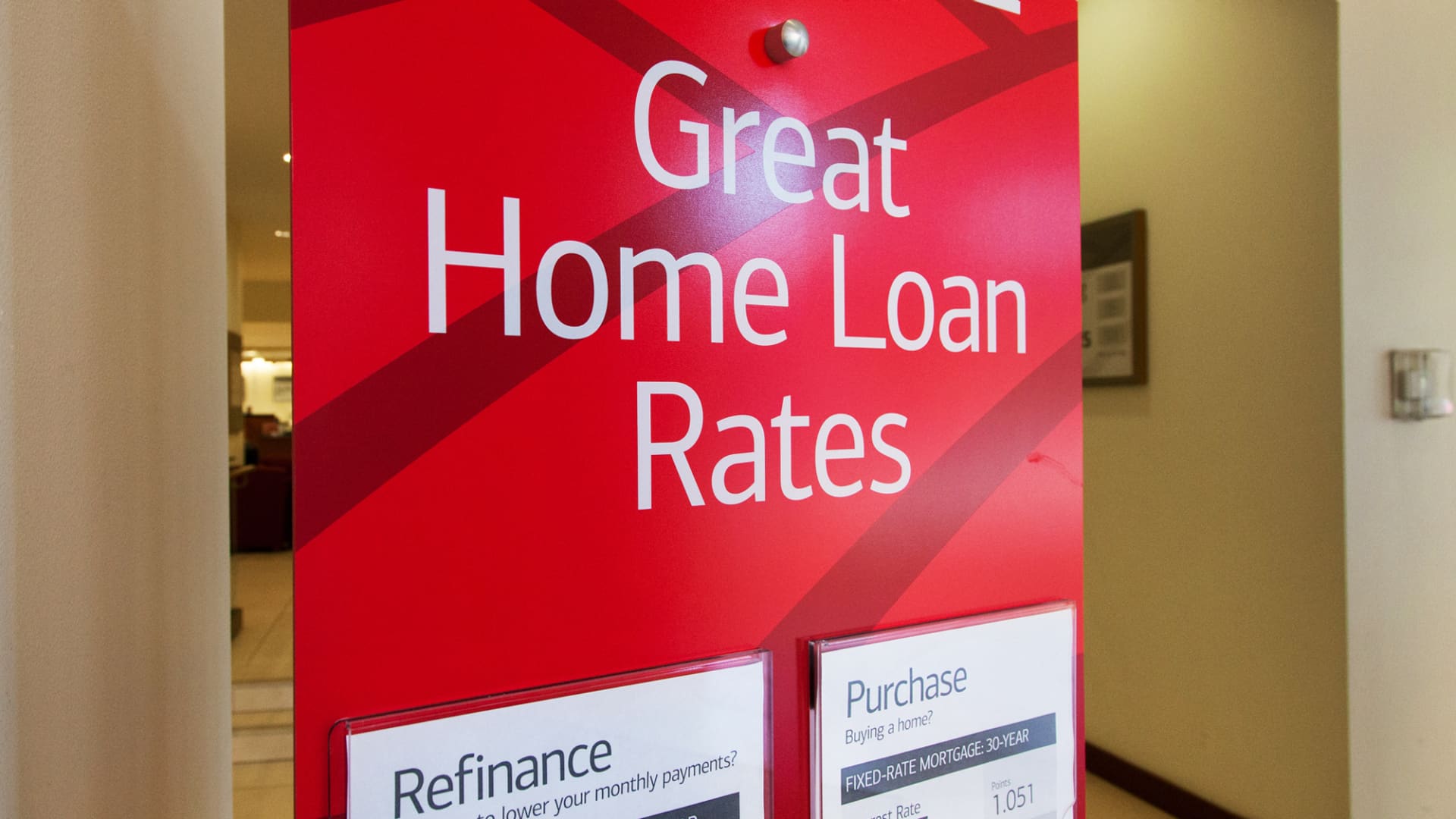 mortgage-refinancing-drops-to-a-22-year-low-as-interest-rates-surge-even-higher