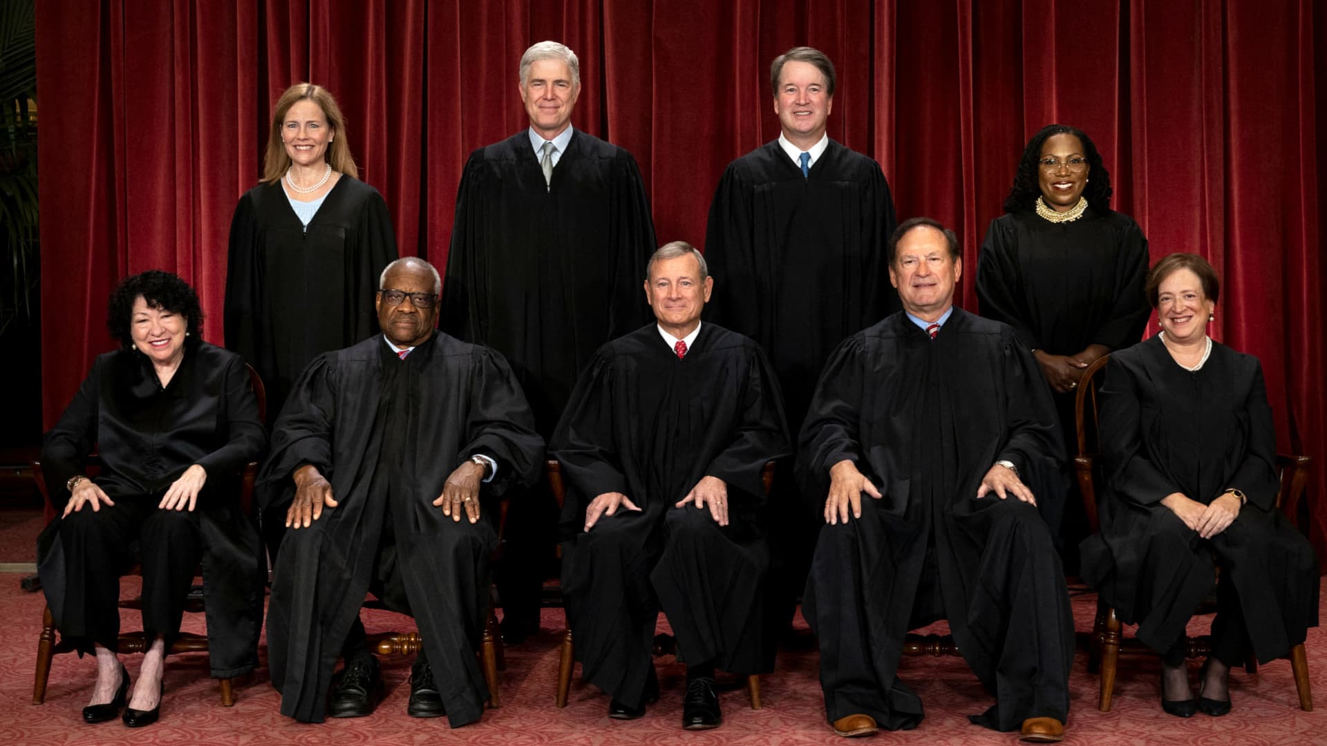 chief-justice-john-roberts-say-judges’-safety-is-‘essential’-to-the-us.-court-system