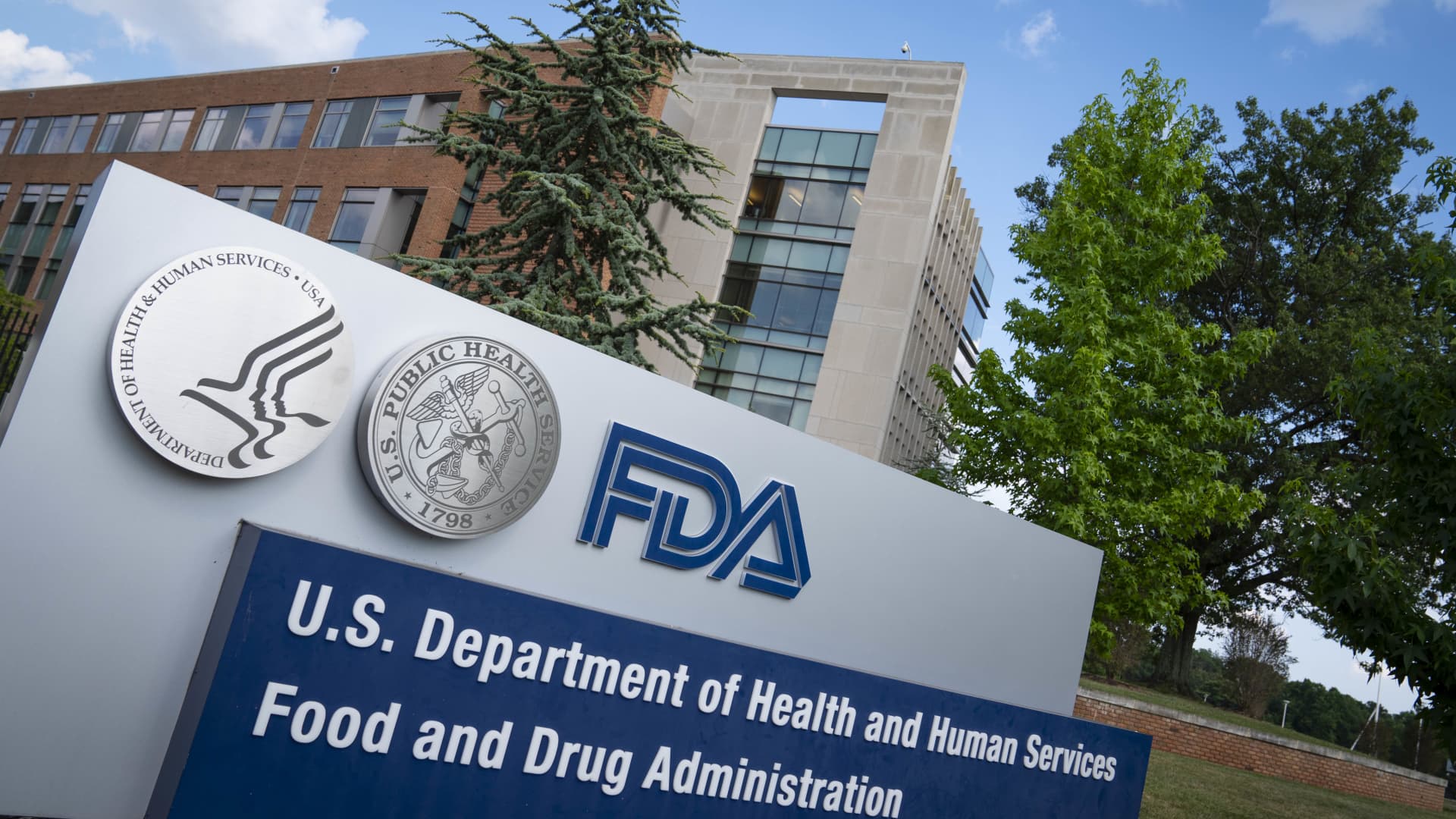 fda-official-overseeing-food-policy-and-response-to-resign-in-wake-of-baby-formula-shortage