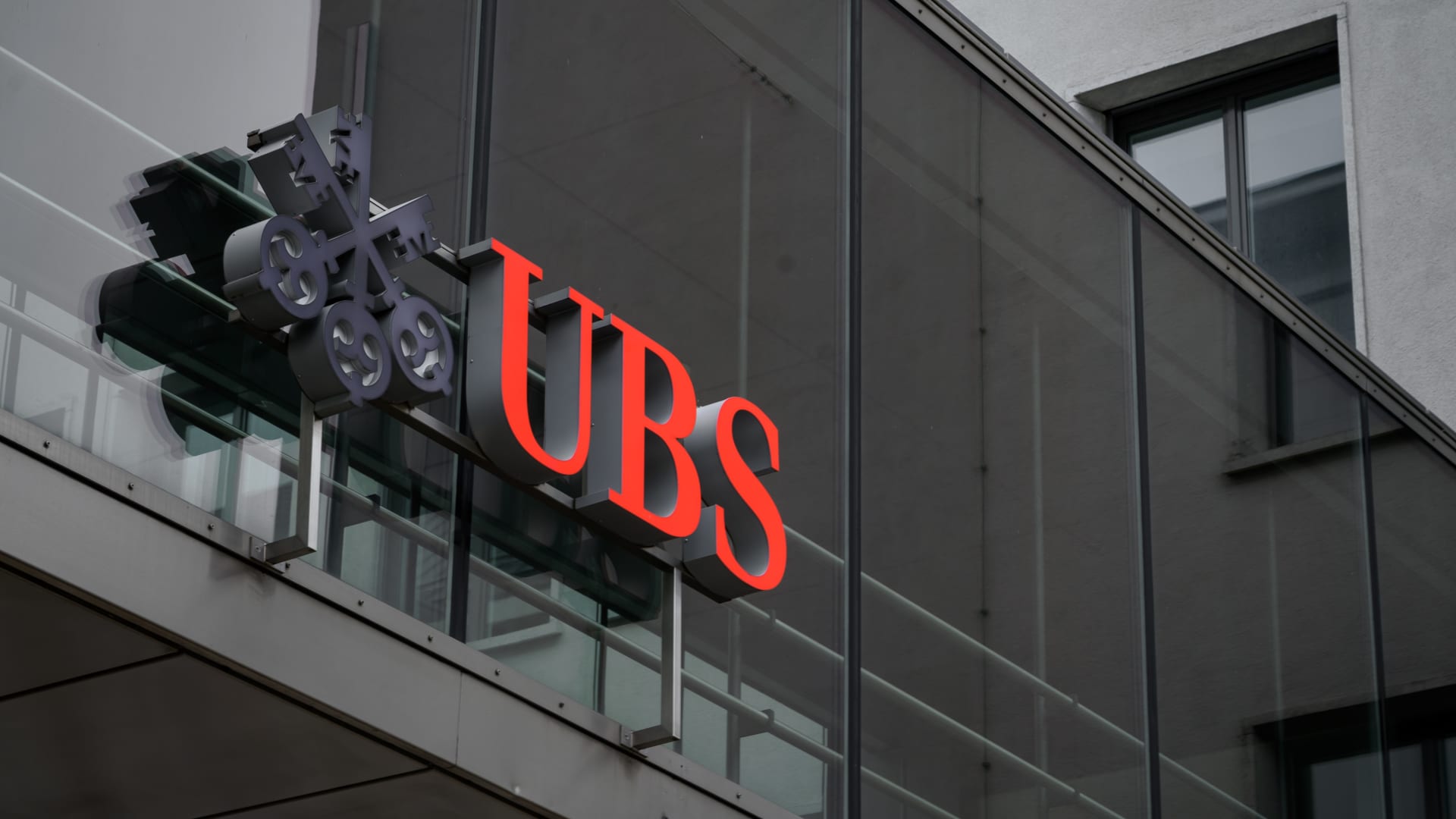 ubs-reportedly-seeks-$6-billion-in-government-guarantees-for-credit-suisse-takeover