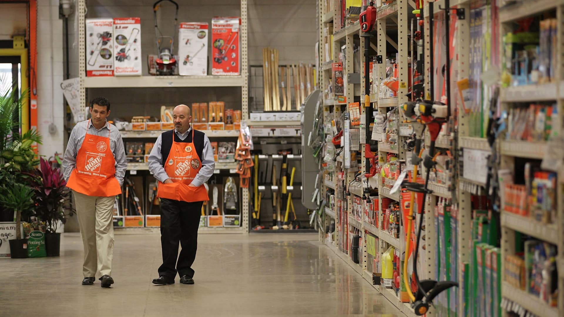 what-home-depot’s-billion-dollar-pay-raise-may-help-prove-about-workers