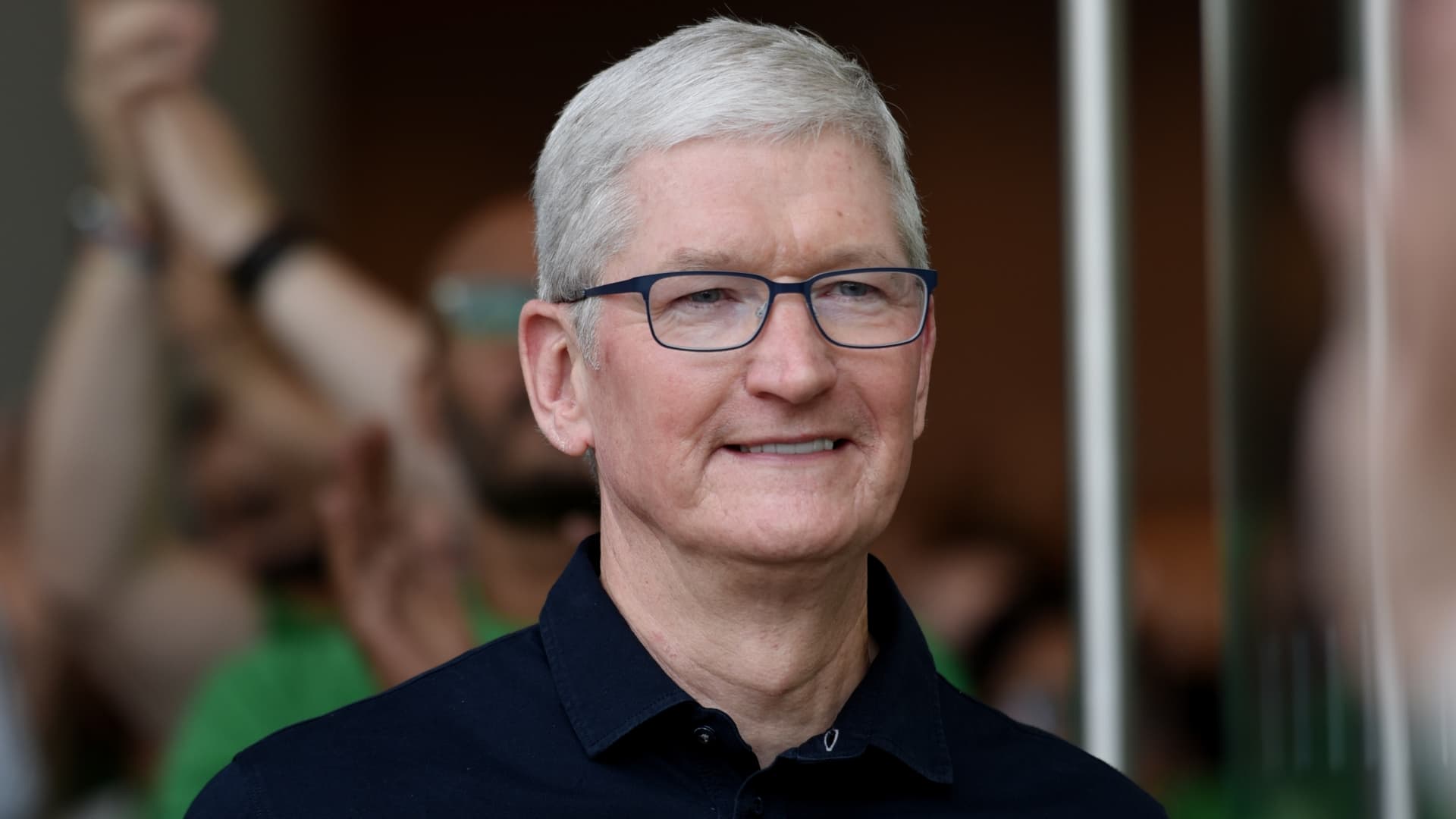 ceo-tim-cook-says-layoffs-are-a-‘last-resort’-and-not-something-apple-is-considering-right-now