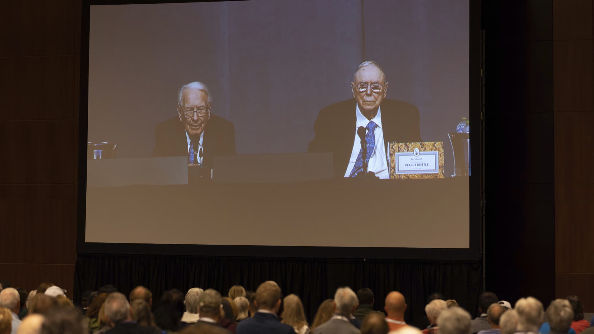 the-best-wit-and-wisdom-from-warren-buffett-and-charlie-munger-at-berkshire-hathaway’s-annual-meeting