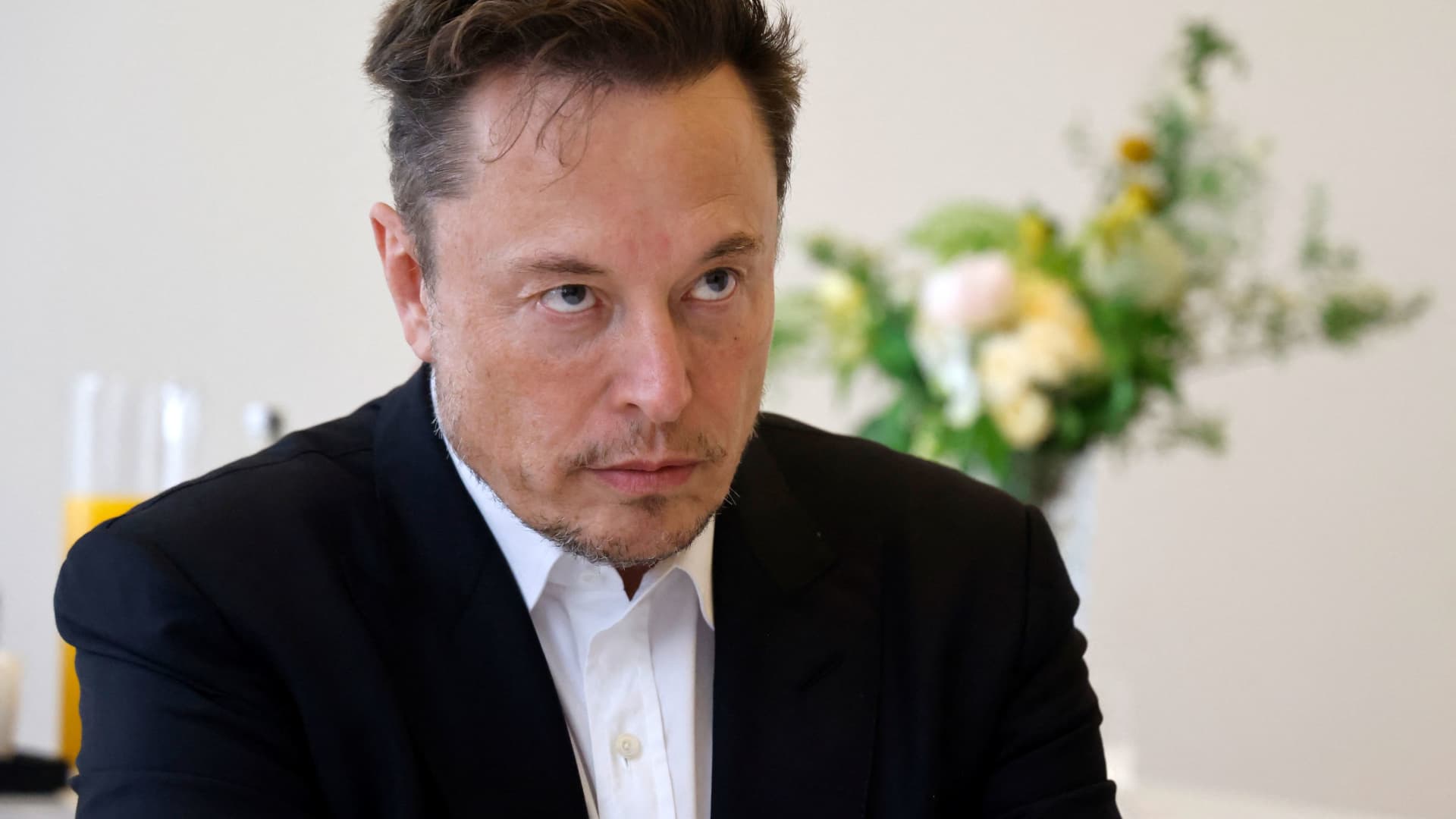 elon-musk:-‘i’ll-say-what-i-want,-and-if-the-consequence-of-that-is-losing-money,-so-be-it’