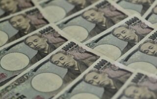 japan-flags-‘speculative’-yen-moves,-signals-chance-of-intervention