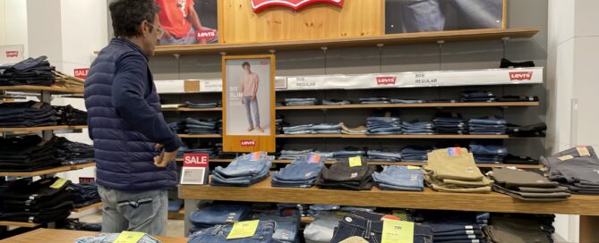 levi-strauss-trims-guidance-as-it-weighs-sale-of-dockers-business