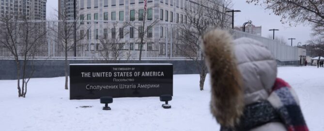 us.-closes-embassy-in-kyiv-over-potential-‘significant’-air-attack-as-tensions-with-russia-soar